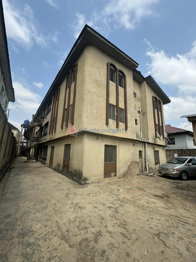 3 bedroom Block Of Flats For Sale Berger Ojodu Lagos - 4
