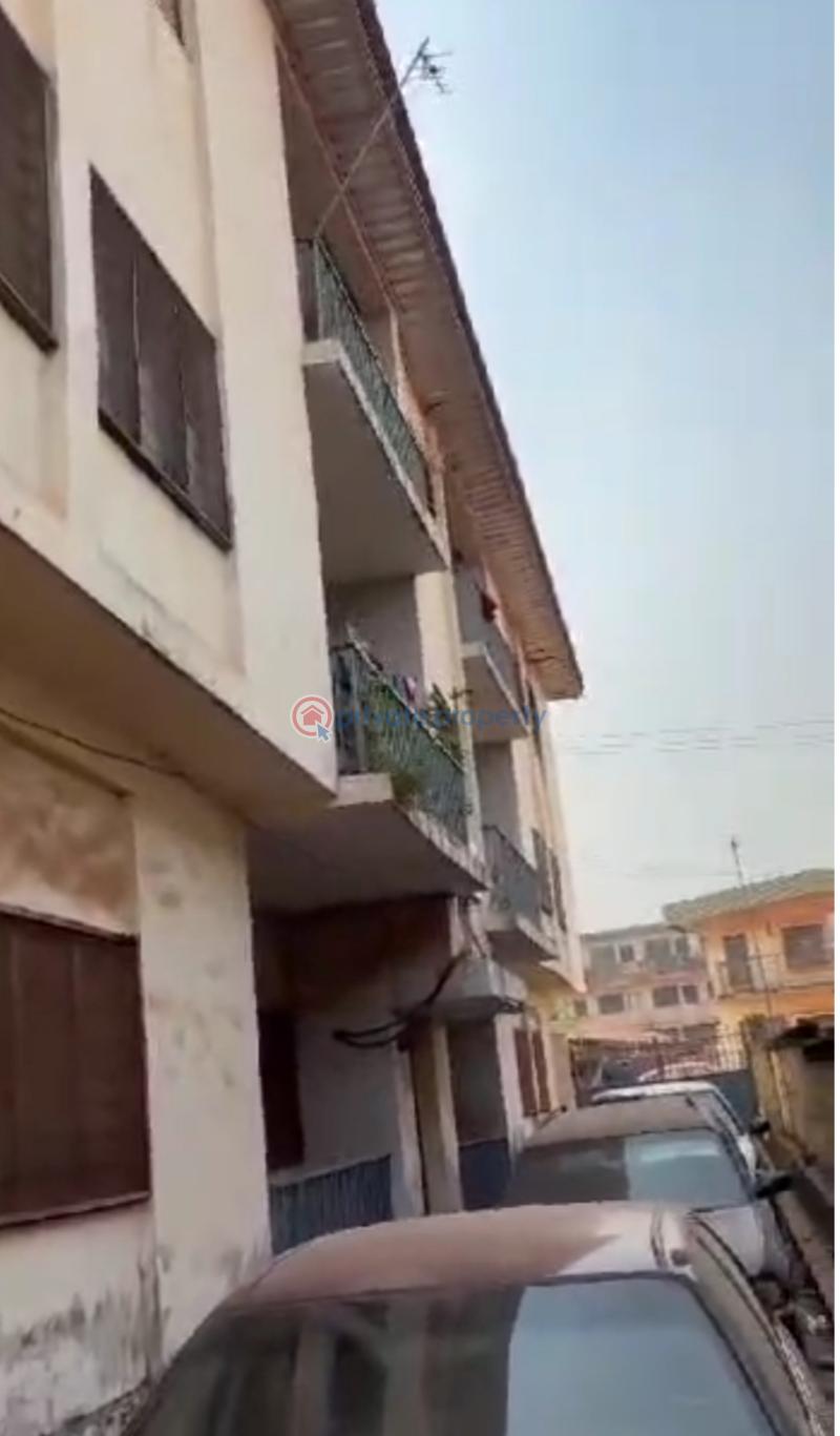 10 bedroom Townhouse For Sale Ugbene Layout, Very Close To Bishop Okoye Juniorate Abakpa Nike Enugu Area  - 3