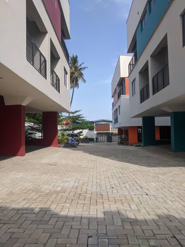 4 bedroom Duplex For Sale Okupe Estate Maryland Ikeja Lagos - 0