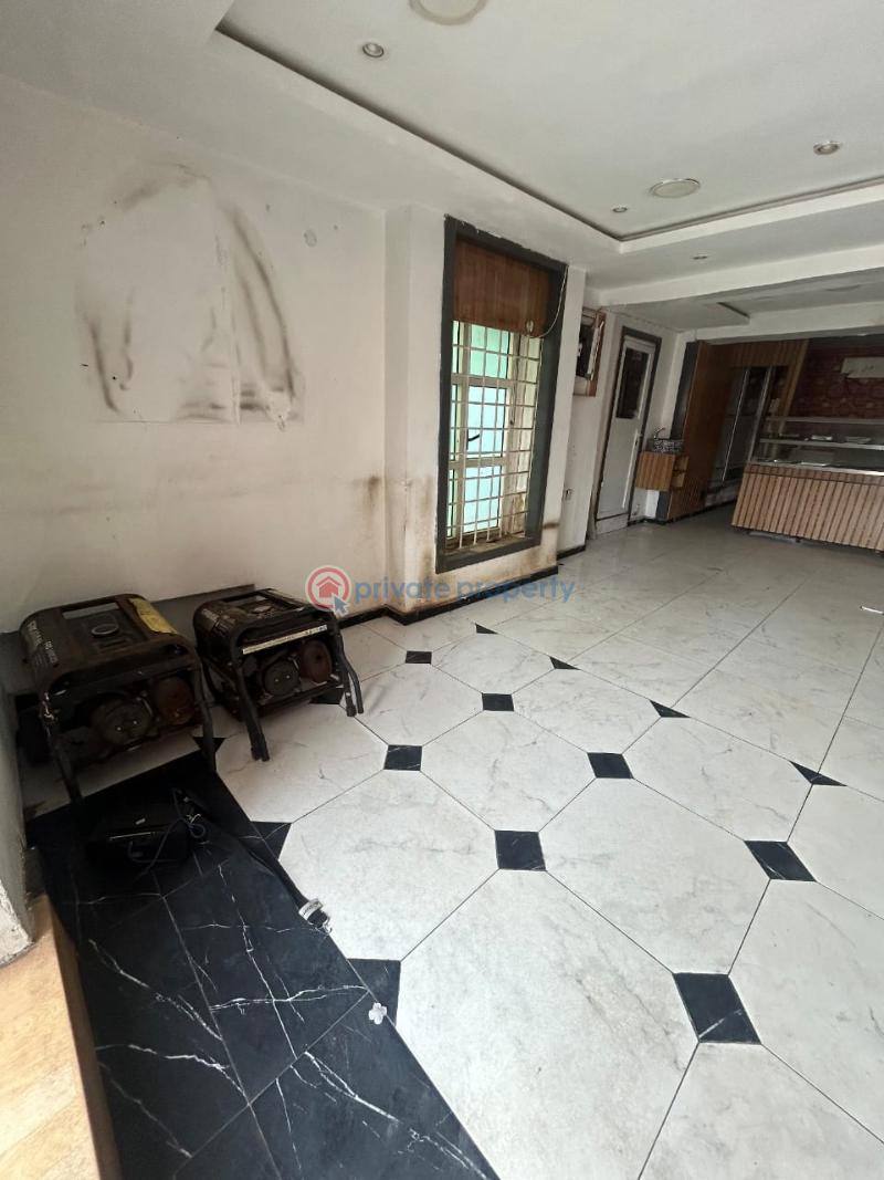 Mall/Complex/Plaza For Rent Lekki Phase 1 Lagos - 2