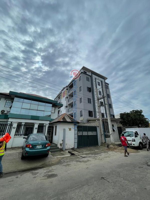 Tastefully finished  3 bedroom apartment unit for sale @ alagomeji, yaba. - 1 3 bedroom Block Of Flats For Sale Alagomeji Yaba Lagos - 1