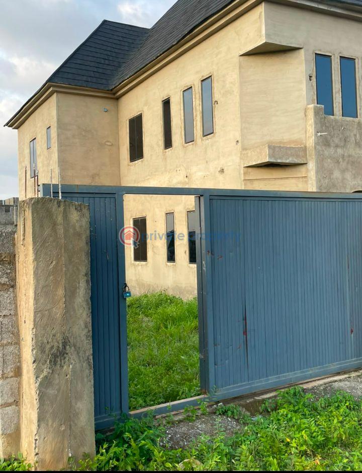 6 bedroom Detached Duplex For Sale In An Estate At Airport Road Lugbe Abuja Lugbe Abuja Phase 4  - 0