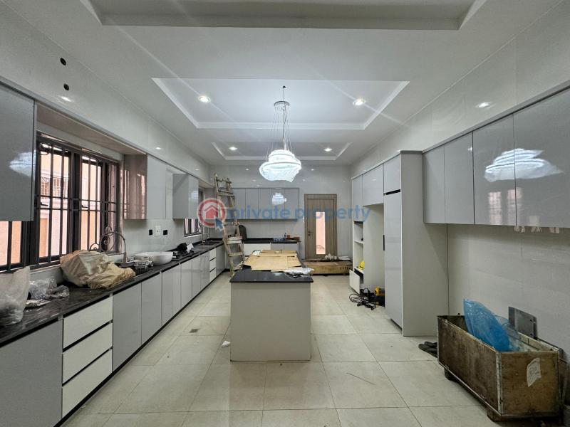 7 bedroom Detached Duplex For Sale Guzape Abuja Phase 1  - 5