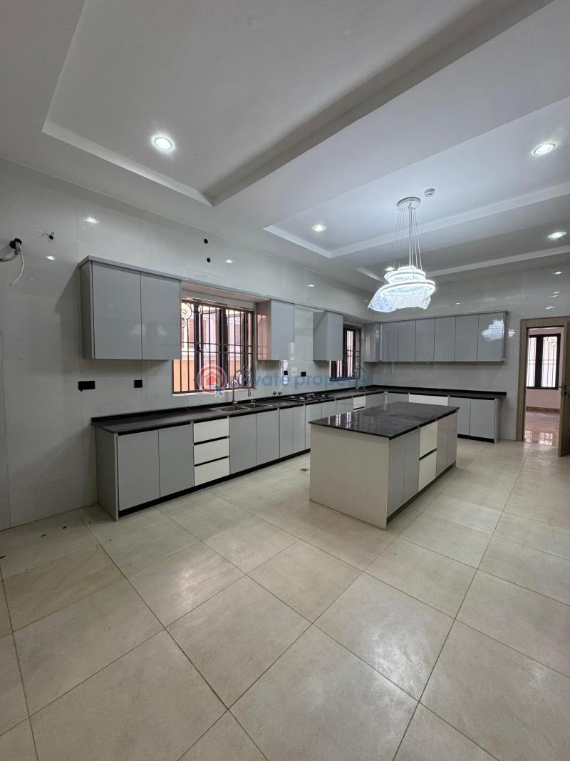 7 bedroom Detached Duplex For Sale Guzape Abuja Phase 1  - 2