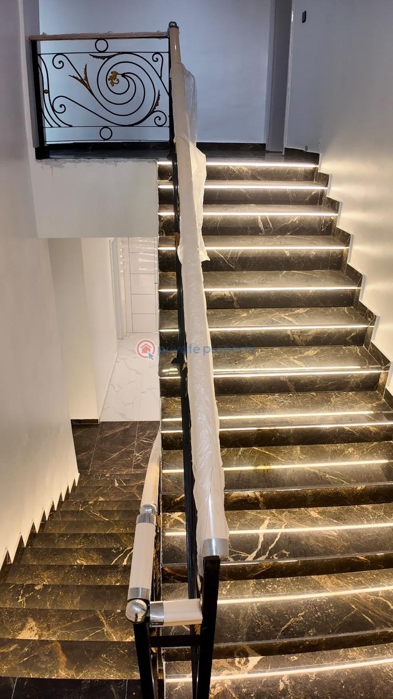 7 bedroom Detached Duplex For Sale Secure Estate Osapa Lekki Lagos - 16