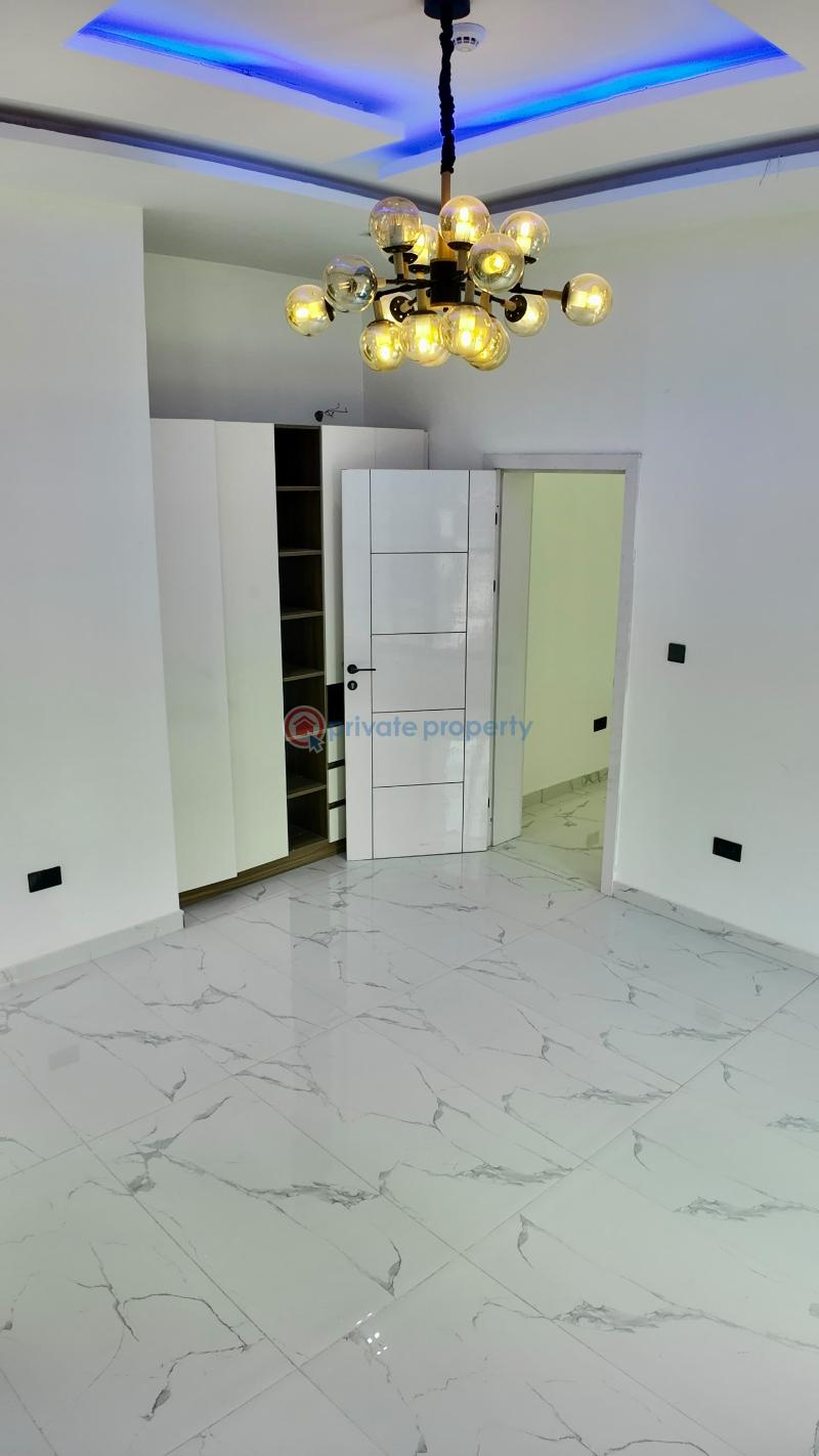 7 bedroom Detached Duplex For Sale Secure Estate Osapa Lekki Lagos - 8