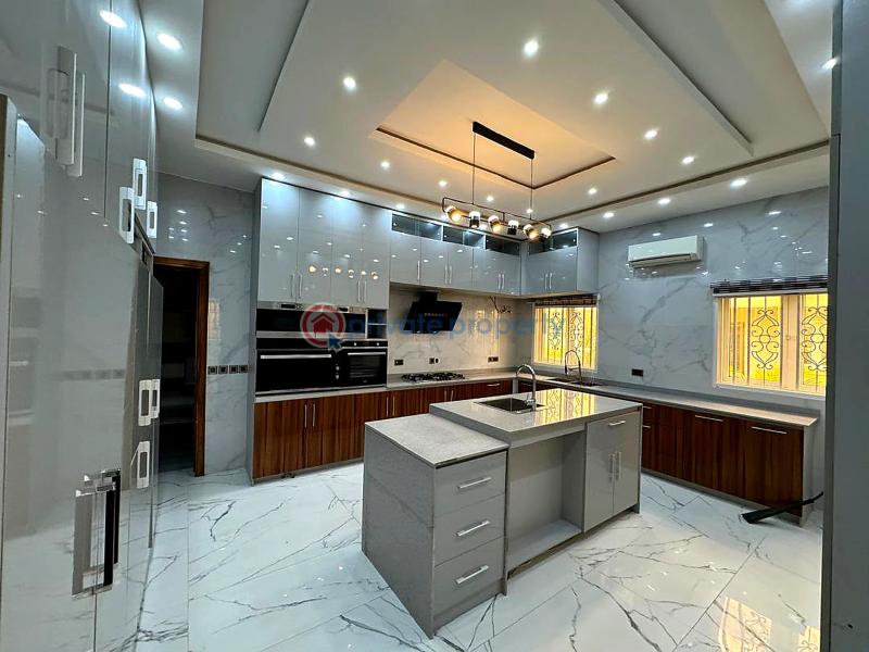 8 bedroom Flat & Apartment For Sale Lekki Lagos - 3
