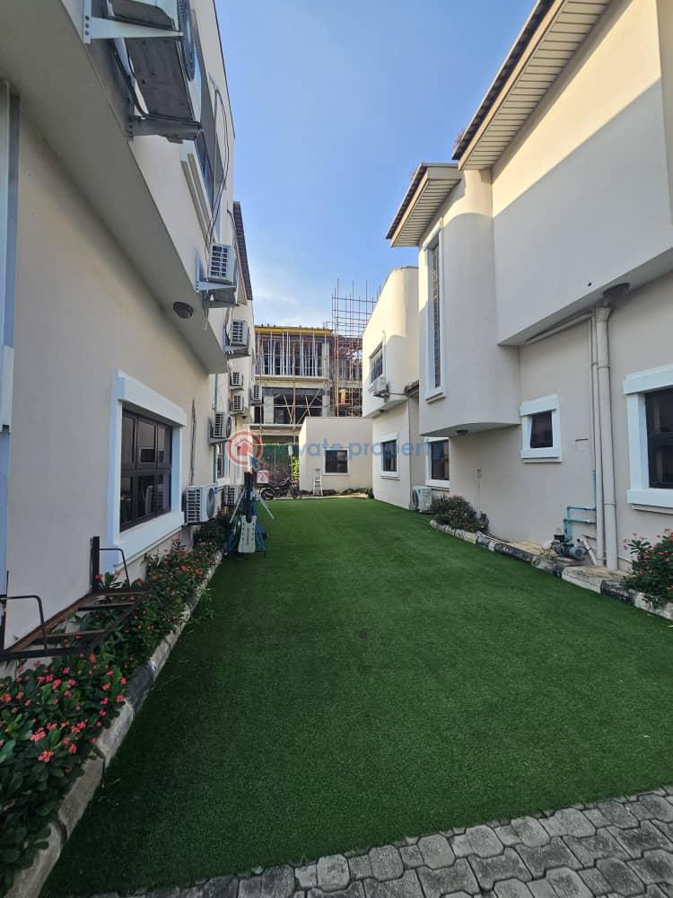 8 bedroom Detached Duplex For Rent Ikeja GRA Lagos - 1