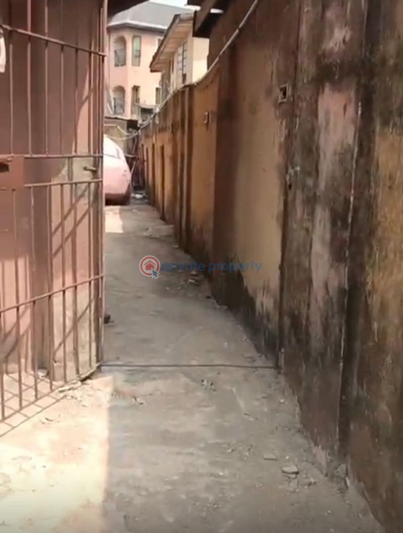 3 bedroom House For Sale Shiro, Fadeyi Yaba Lagos - 1