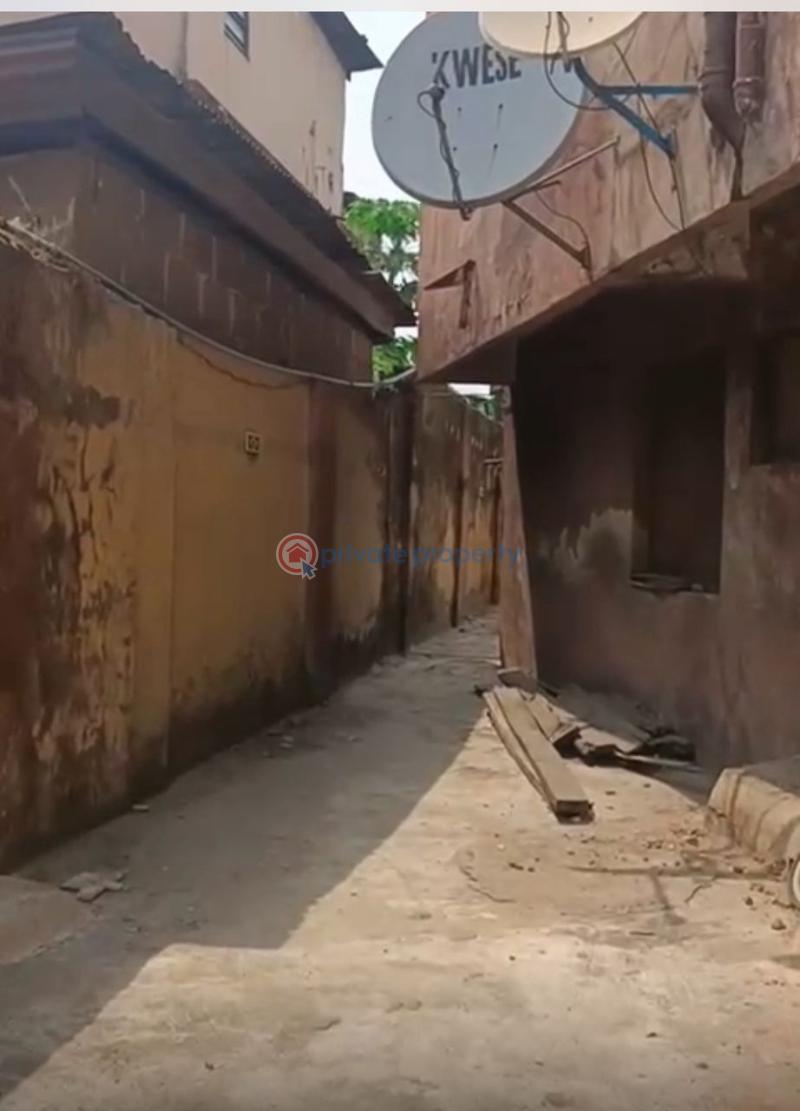 3 bedroom House For Sale Shiro, Fadeyi Yaba Lagos - 2