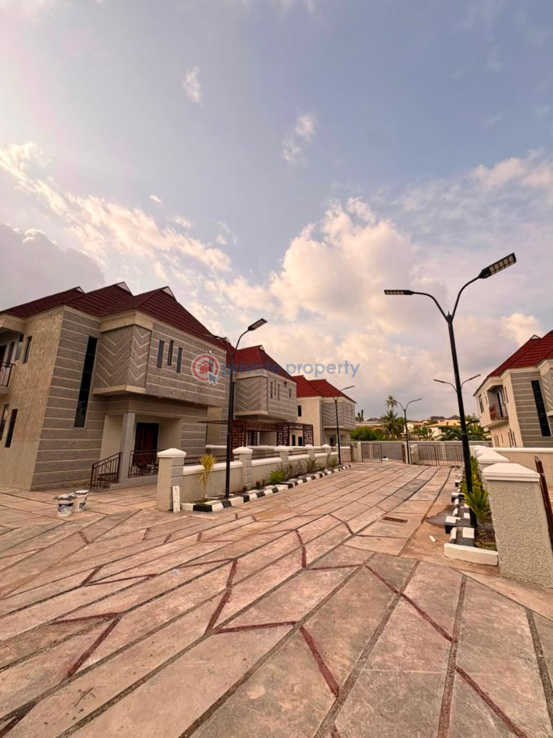 House For Sale Ps Court, Adenuga, Old Bodija, Ibadan  Ibadan Oyo - 1