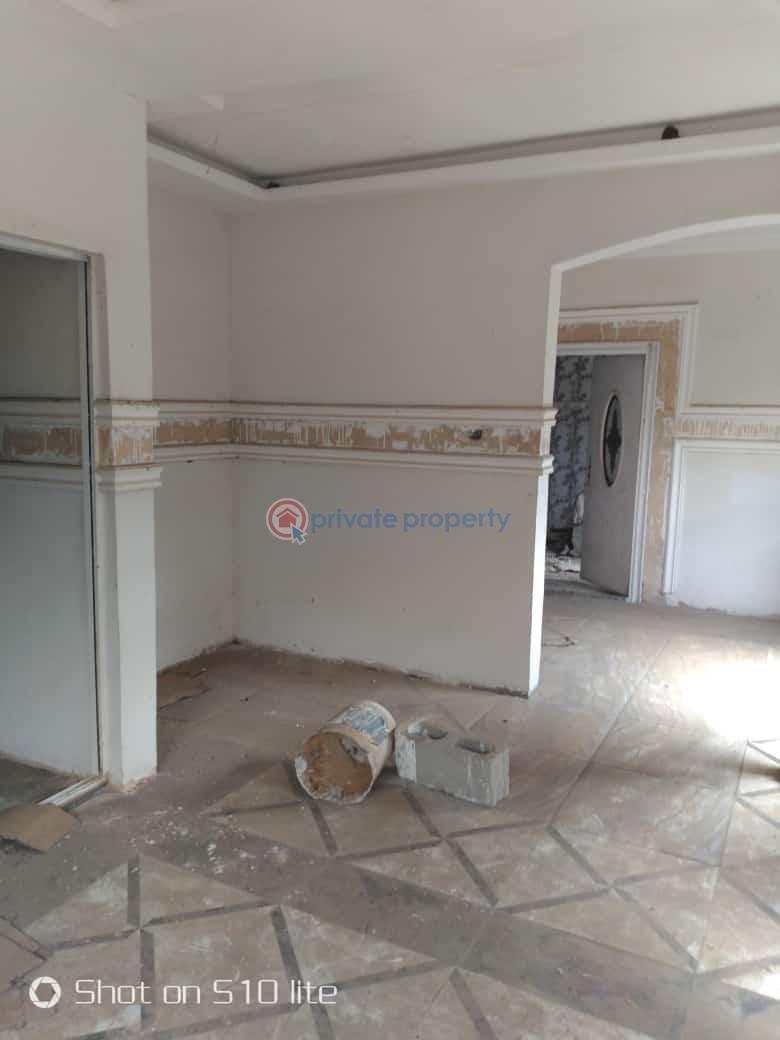 For sale 4 bedroom Bungalow Located Along Okwuratta/orji Road, Owerri