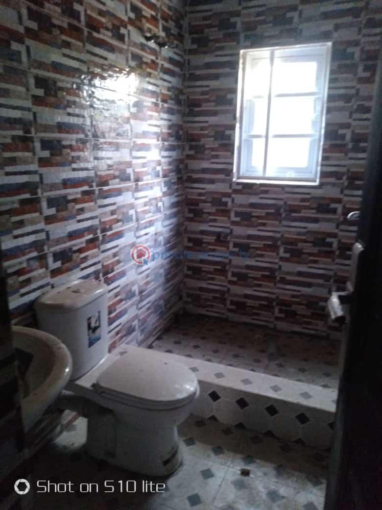 For sale 4 bedroom Bungalow Located Along Okwuratta/orji Road, Owerri