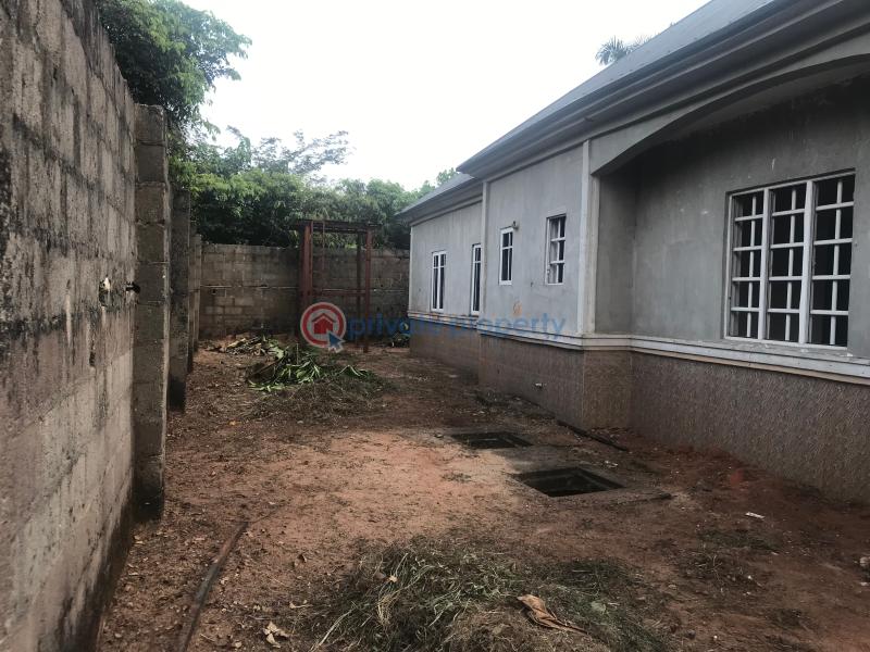 For sale 4 bedroom Bungalow Located Along Okwuratta/orji Road, Owerri