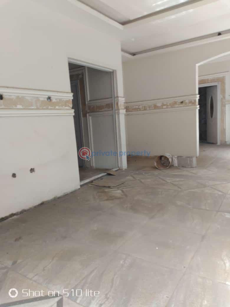 For sale 4 bedroom Bungalow Located Along Okwuratta/orji Road, Owerri