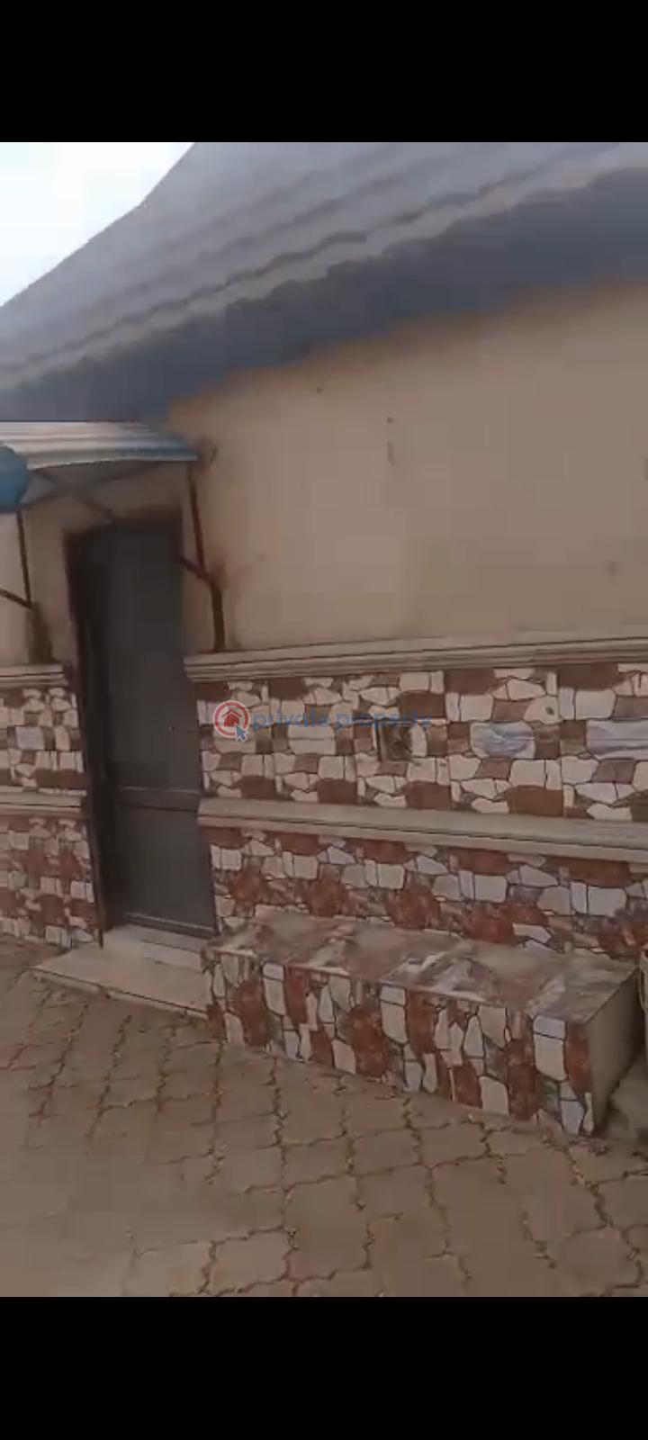 8 bedroom Duplex For Sale Nitel Estate Grammar School Ikorodu Lagos Ikorodu Lagos - 4