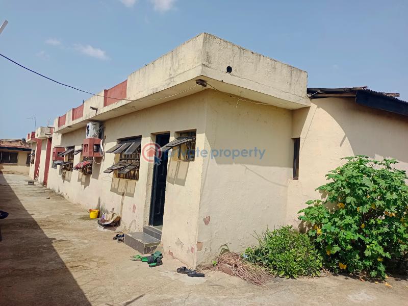 For sale 8 bedroom Bungalow Adewale Adenuga Street Ejigbo Lagos (PID