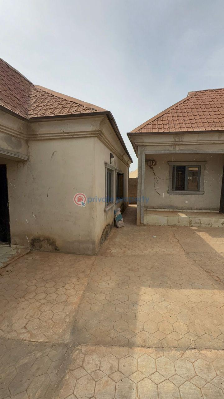 2 bedroom Block Of Flats For Sale Adebomi Oleyo Road Ashipa Tipper Garage Akala Express Ibadan Oyo - 5