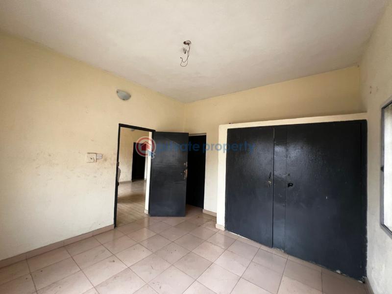 10 bedroom House For Sale Soluyi Ifako-Gbagada Lagos - 8