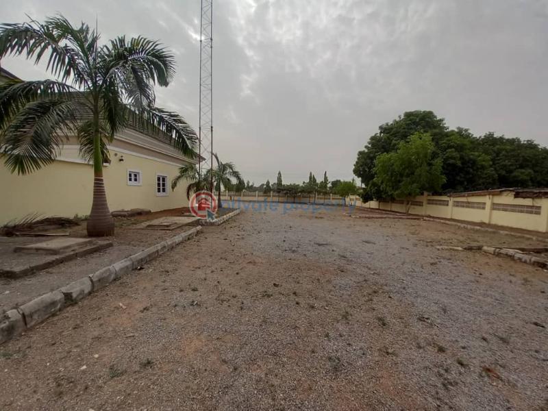 For sale 9 bedroom Bungalow University Of Abuja Teaching Hospital