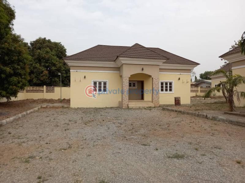 For sale 9 bedroom Bungalow University Of Abuja Teaching Hospital