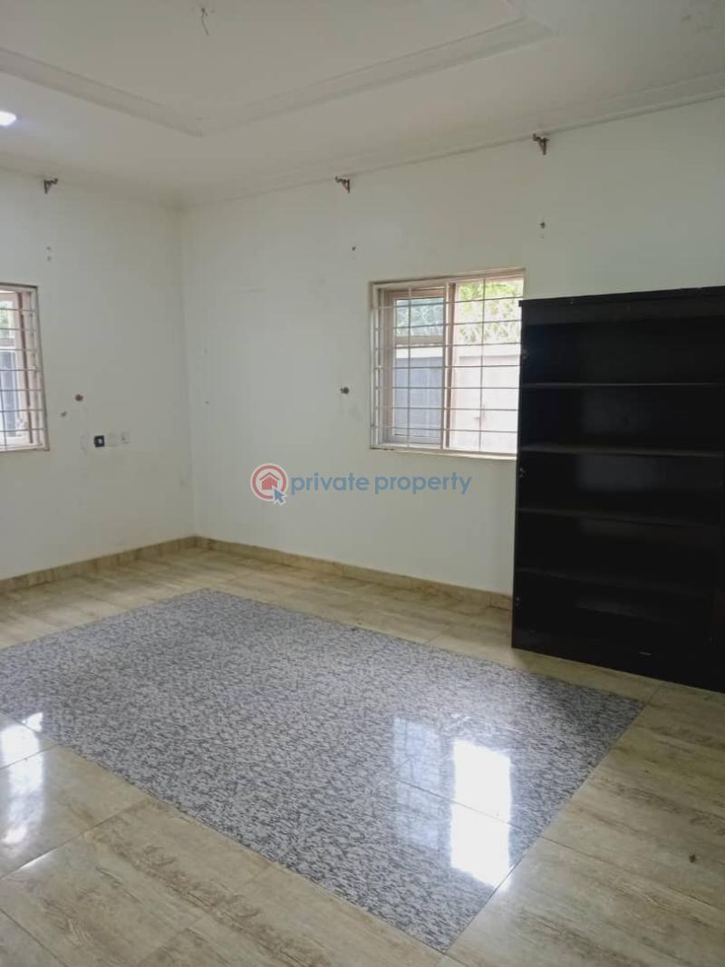 For sale 9 bedroom Bungalow University Of Abuja Teaching Hospital