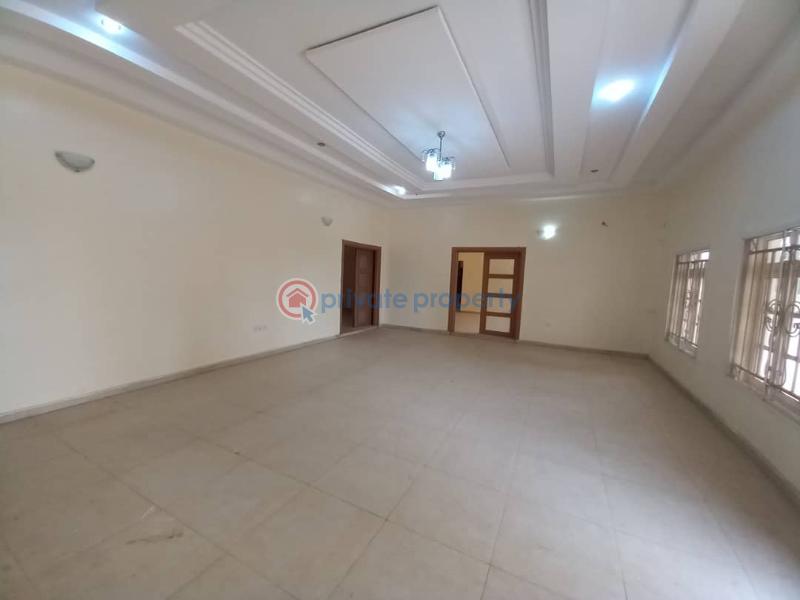 For sale 9 bedroom Bungalow University Of Abuja Teaching Hospital