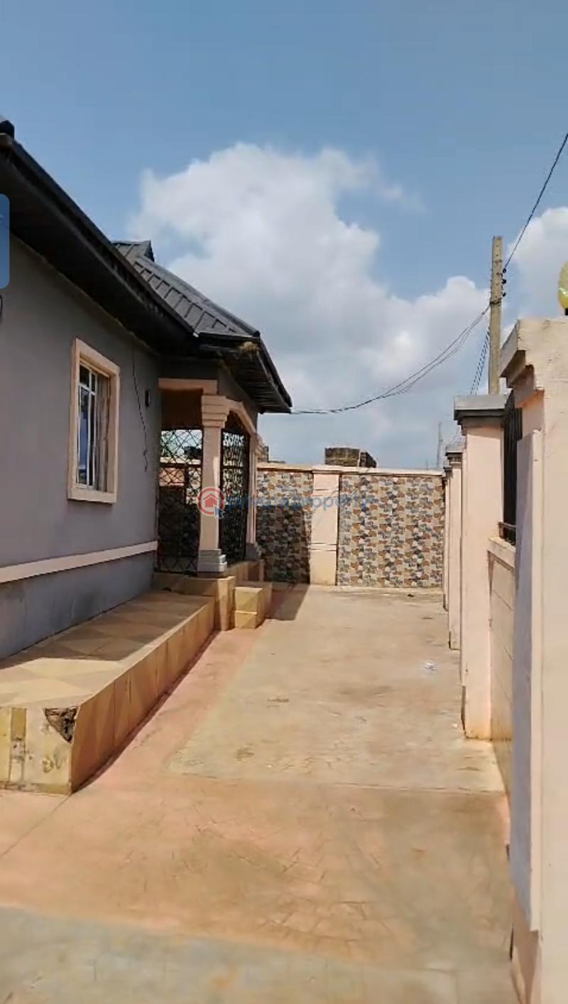 Block Of Flats For Sale By Shaka Poly, At Eyen Community, Off Egba Rd, Off Benin Auchi Rd, Very Close To Egba Tarred Rd Benincity.. Benin Edo - 1