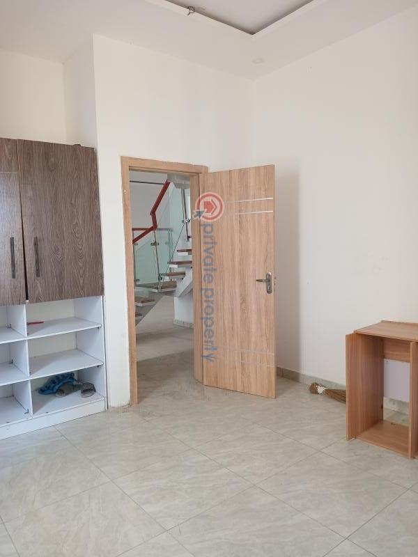 2 bedroom Block Of Flats For Sale Phase 1 Ologolo Lekki Lagos - 3