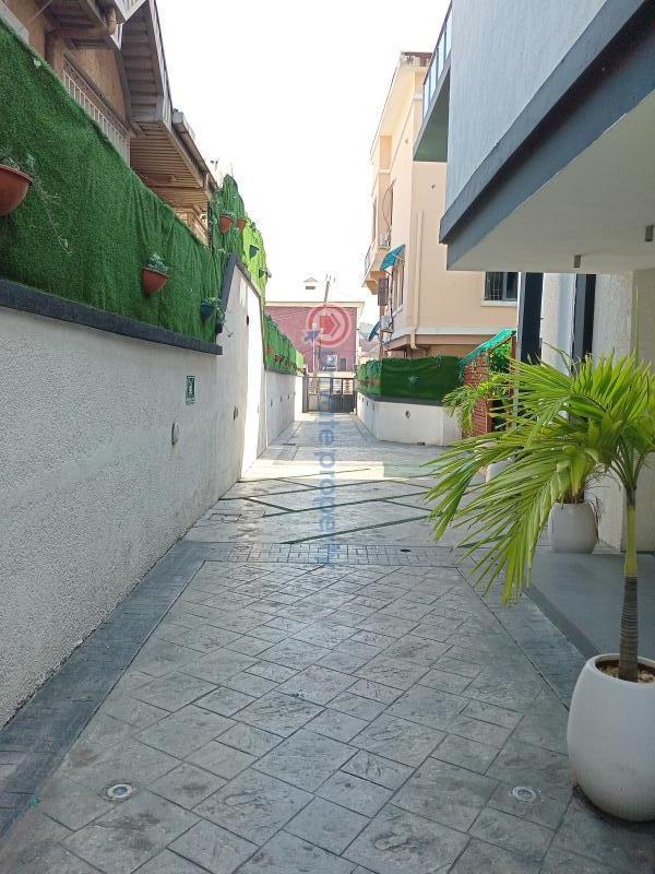 7 bedroom Detached Duplex For Sale Chevy View Lekki Chevron Drive Lekki Lagos - 6