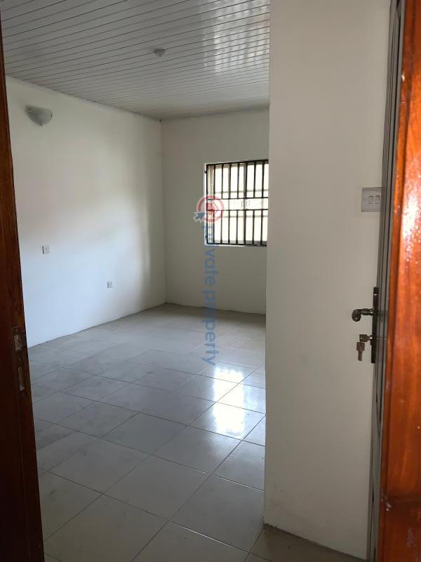 2 bedroom Block Of Flats For Rent Thomas Estate Ajah Lagos - 9