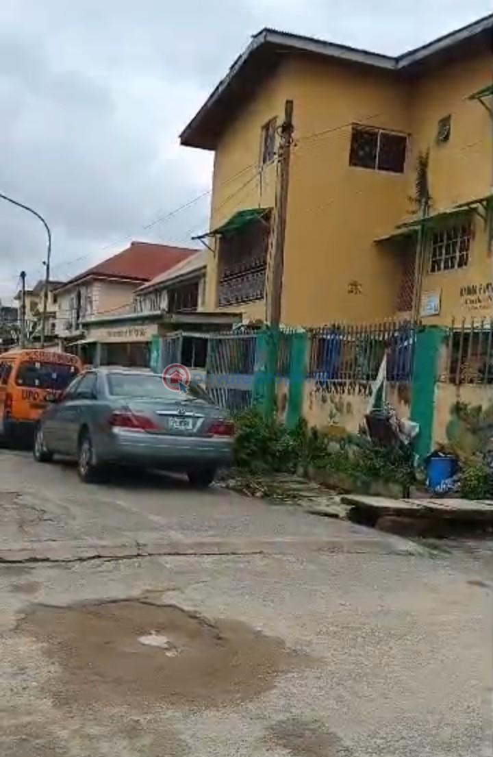 10 bedroom Flat & Apartment For Sale Fola Agoro Onipanu Shomolu Lagos - 0