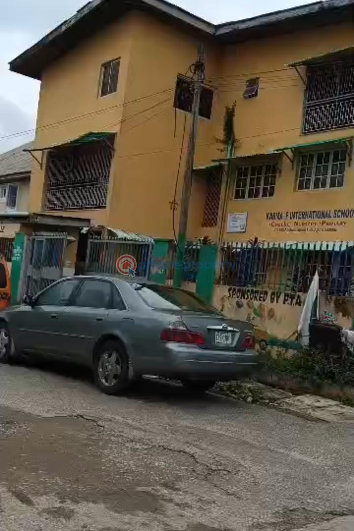 10 bedroom Flat & Apartment For Sale Fola Agoro Onipanu Shomolu Lagos - 4