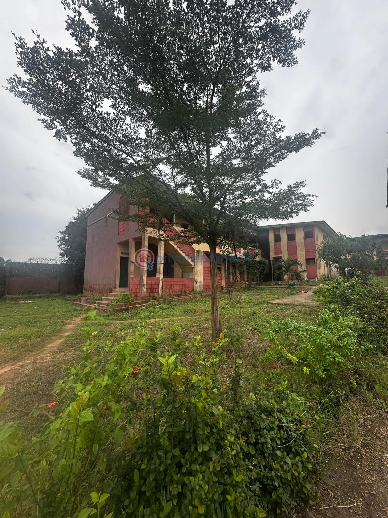 A 30-room non functional school with administrative offices - 1 Commercial Property For Sale Onireke Gra, Jericho, Ibadan Oyo - 1