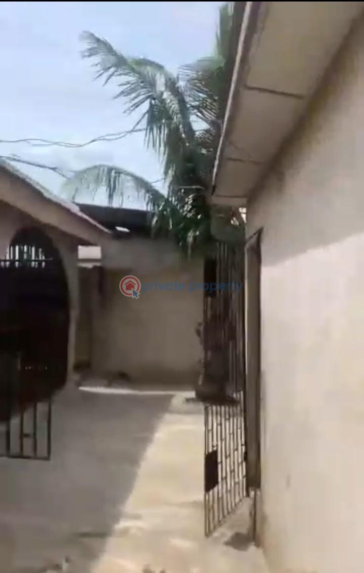4 bedroom Bungalow For Sale Amikanle Meiran Alimosho Lagos - 0