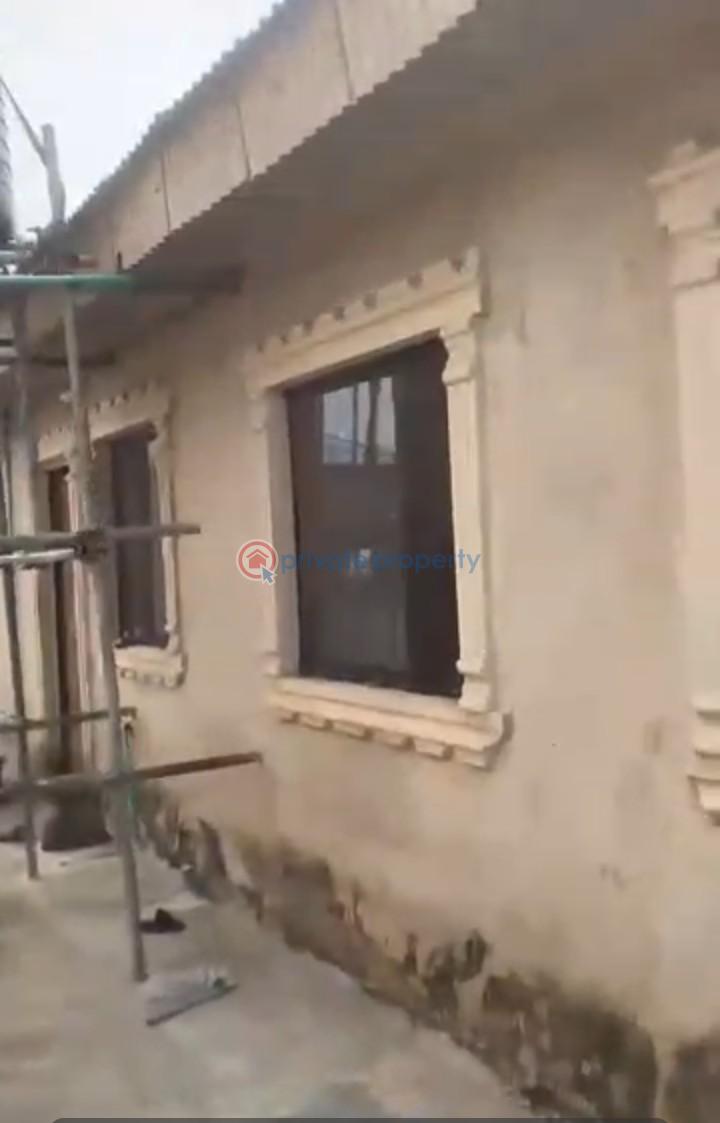 4 bedroom Bungalow For Sale Amikanle Meiran Alimosho Lagos - 1