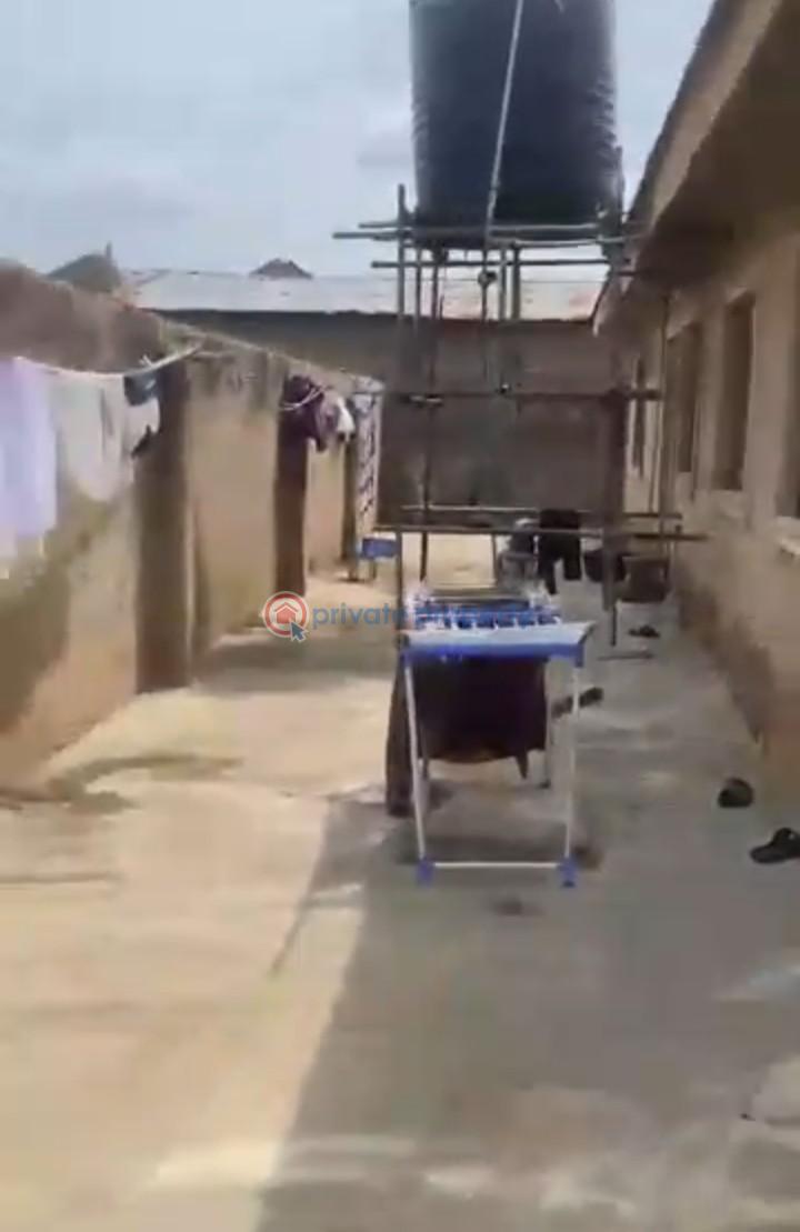 4 bedroom Bungalow For Sale Amikanle Meiran Alimosho Lagos - 3