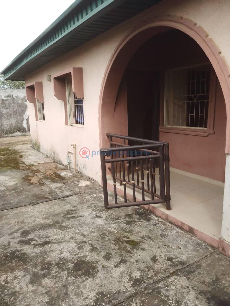A 4-bedroom bungalow and a large hall used as a bakery with 4 offices - 13 4 bedroom Detached Bungalow For Sale Mowe Ogun area  - 13
