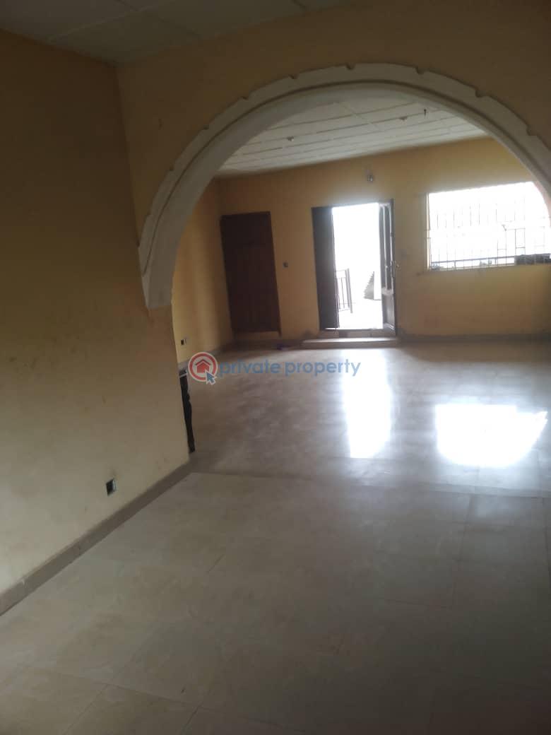 A 4-bedroom bungalow and a large hall used as a bakery with 4 offices - 14 4 bedroom Detached Bungalow For Sale Mowe Ogun area  - 14