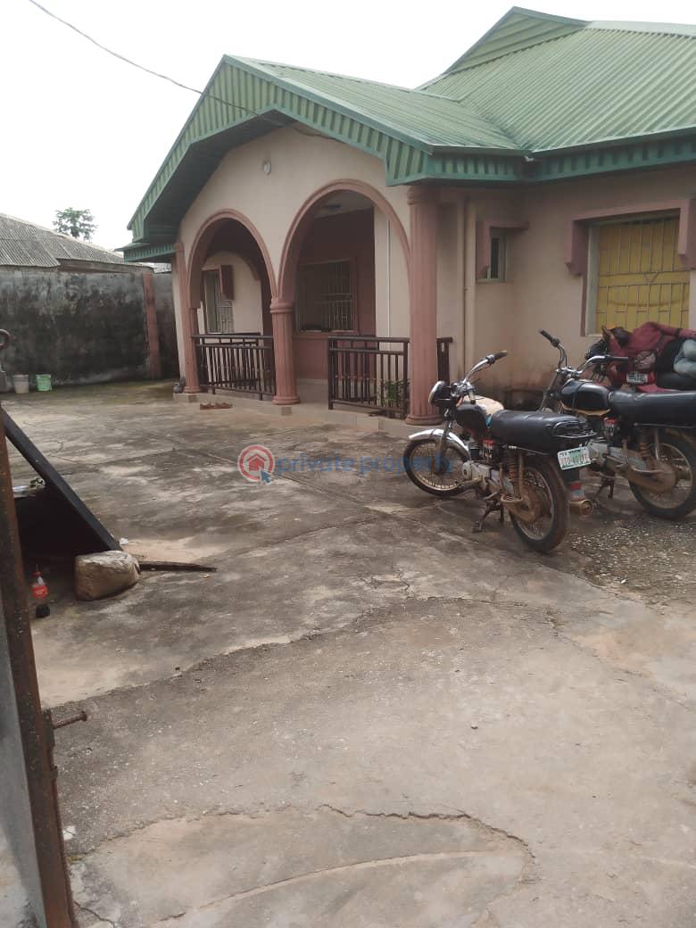 4 bedroom Detached Bungalow For Sale Mowe Ogun area  - 0