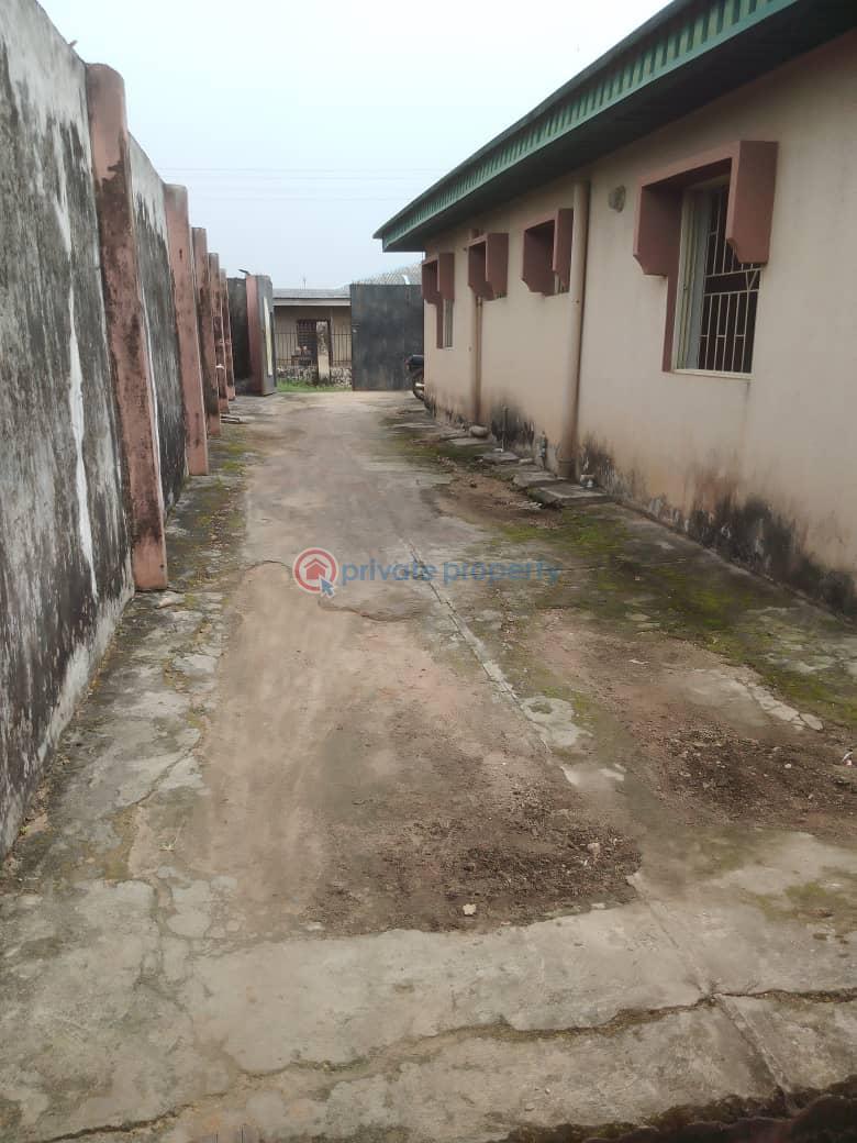 A 4-bedroom bungalow and a large hall used as a bakery with 4 offices - 10 4 bedroom Detached Bungalow For Sale Mowe Ogun area  - 10