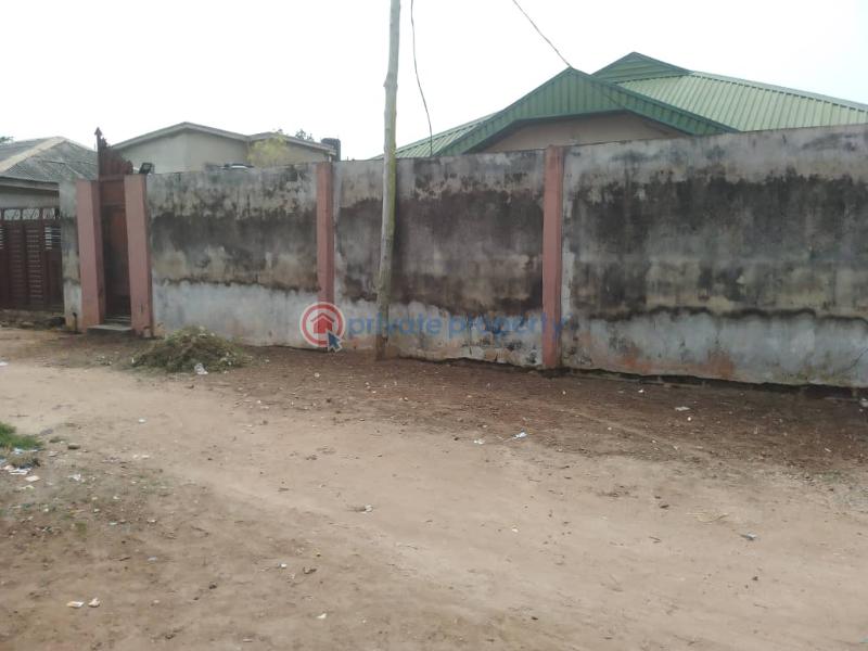 A 4-bedroom bungalow and a large hall used as a bakery with 4 offices - 7 4 bedroom Detached Bungalow For Sale Mowe Ogun area  - 7
