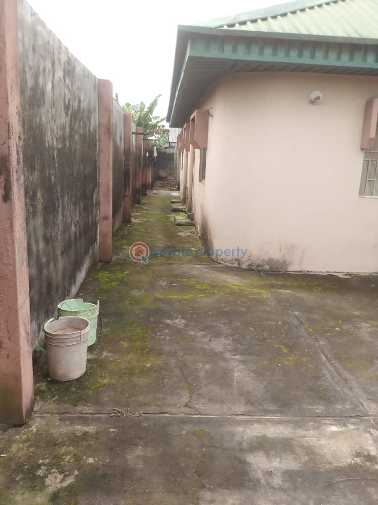 A 4-bedroom bungalow and a large hall used as a bakery with 4 offices - 11 4 bedroom Detached Bungalow For Sale Mowe Ogun area  - 11
