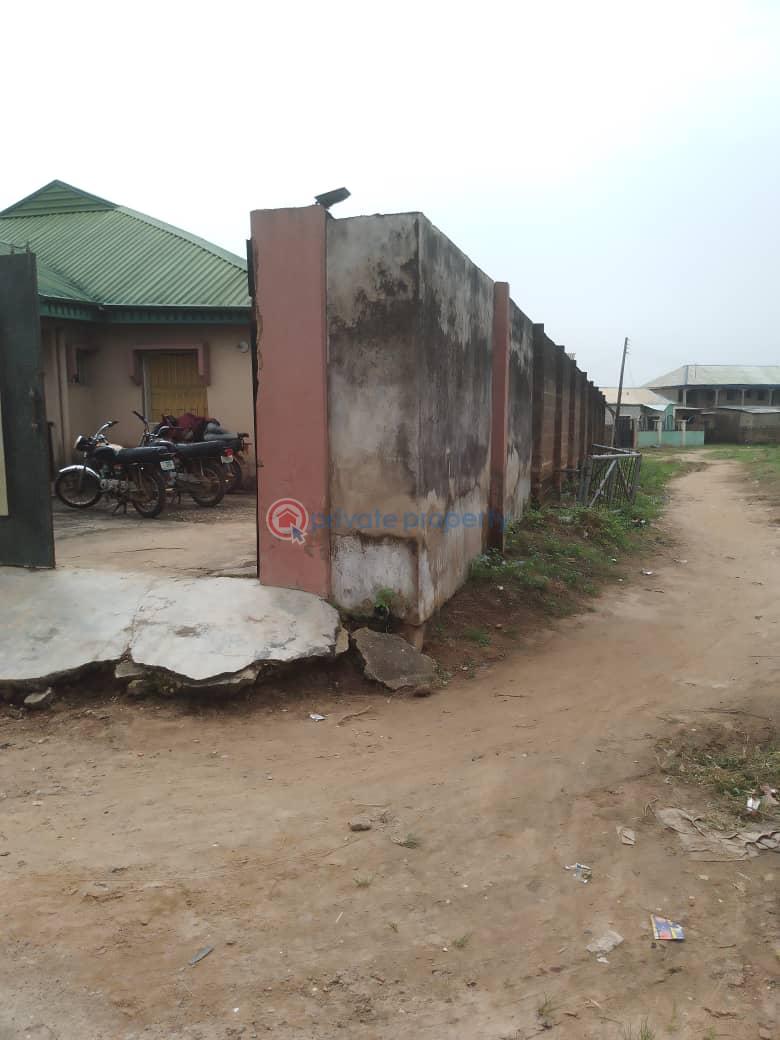 A 4-bedroom bungalow and a large hall used as a bakery with 4 offices - 1 4 bedroom Detached Bungalow For Sale Mowe Ogun area  - 1