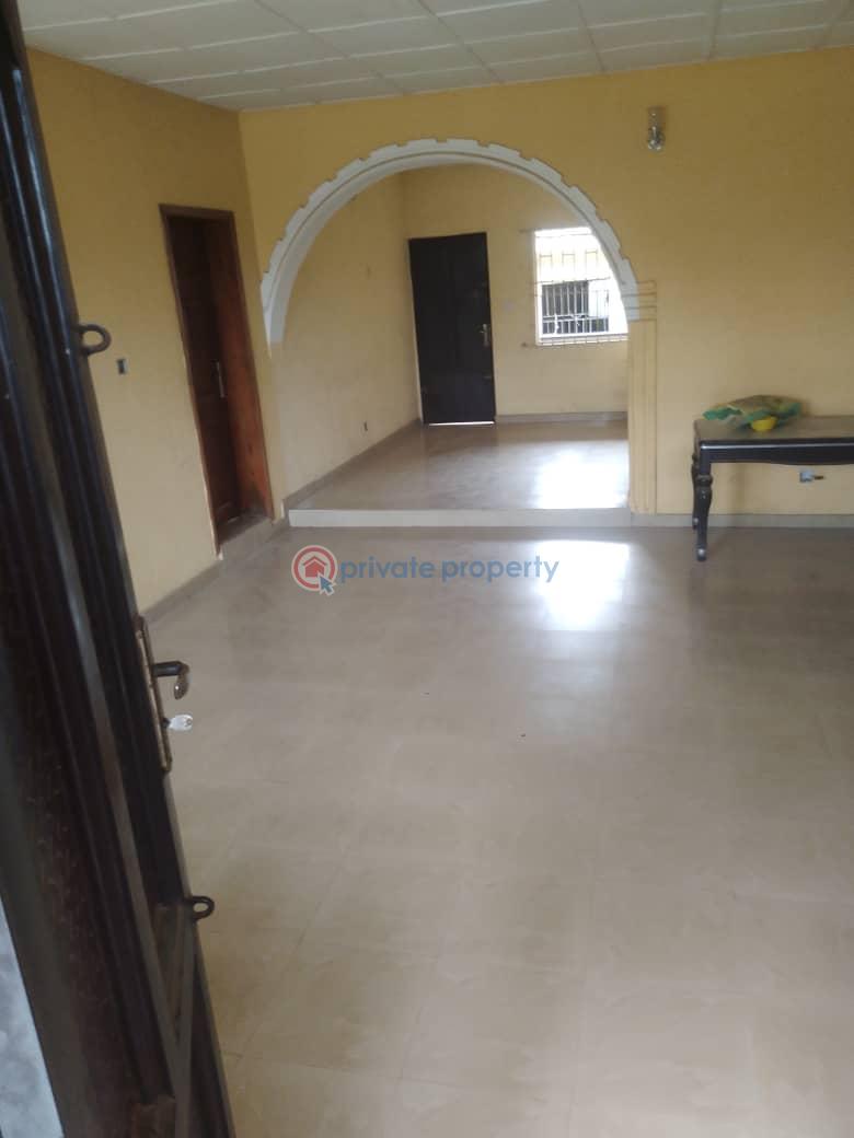 A 4-bedroom bungalow and a large hall used as a bakery with 4 offices - 9 4 bedroom Detached Bungalow For Sale Mowe Ogun area  - 9