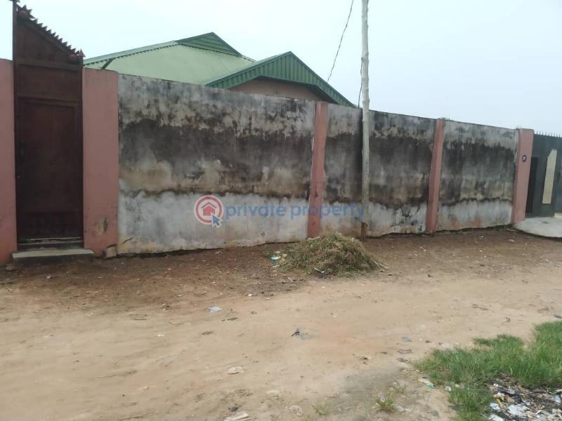 A 4-bedroom bungalow and a large hall used as a bakery with 4 offices - 6 4 bedroom Detached Bungalow For Sale Mowe Ogun area  - 6