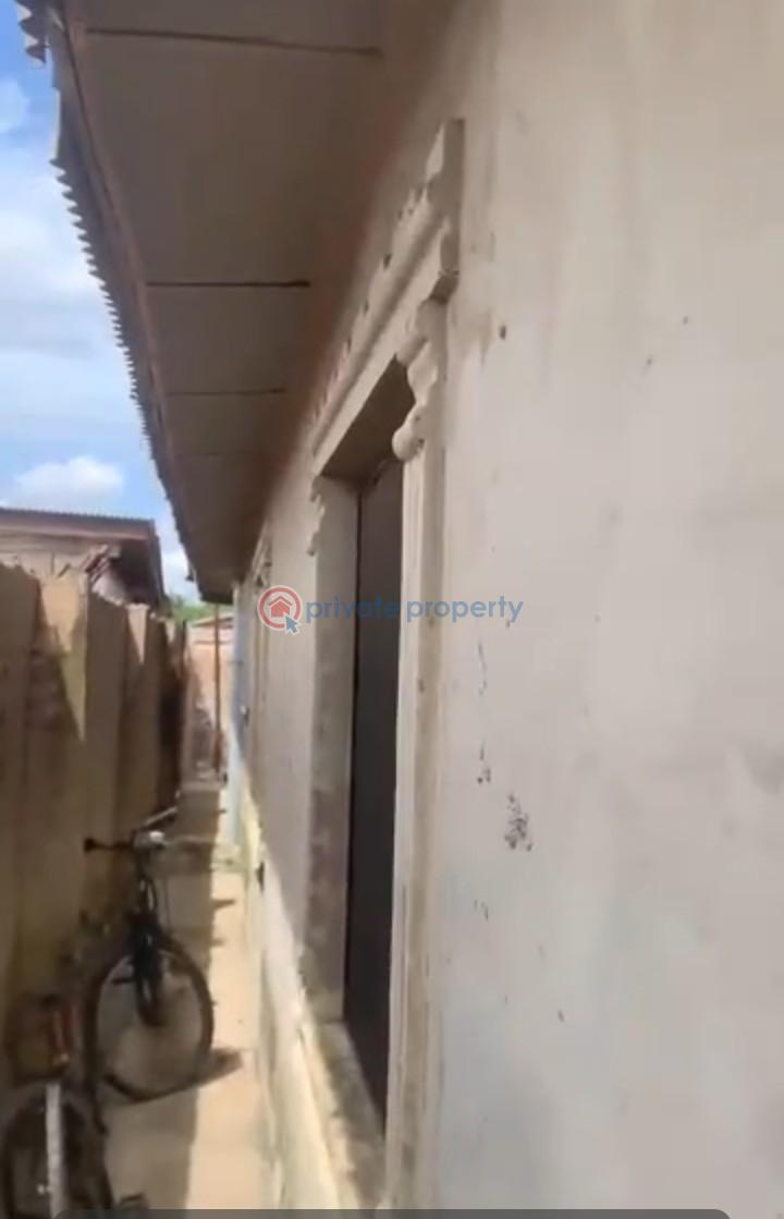 4 bedroom Bungalow For Sale Amikanle Meiran Alimosho Lagos - 5