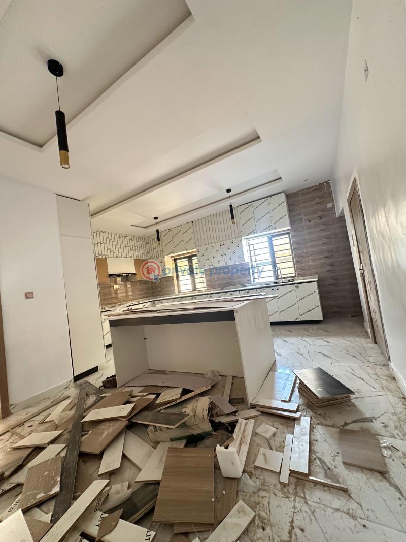 A 4 bedroom detached duplex + bq - 6 4 bedroom Detached Duplex For Sale Chief Lateef Oyelade Gra, Oluyole, Oluyole Estate Ibadan Oyo - 6