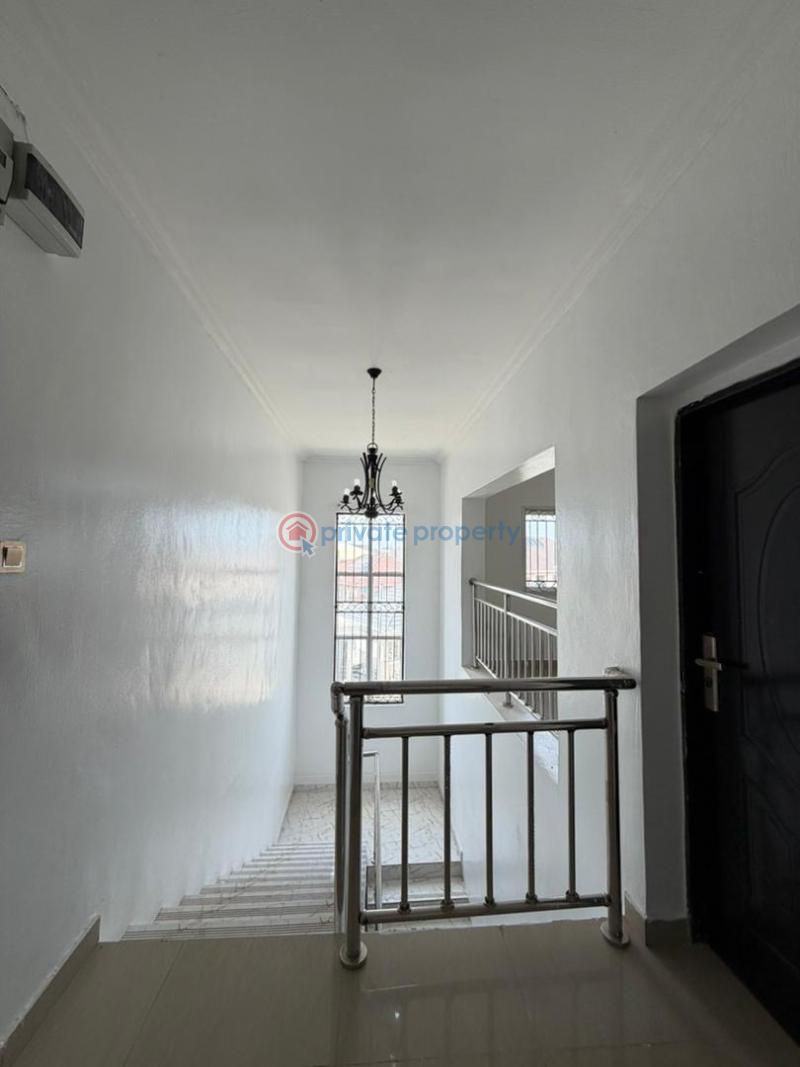 4 bedroom Detached Duplex For Sale Kolapo Ishola Gra, Akobo Ibadan Oyo - 8