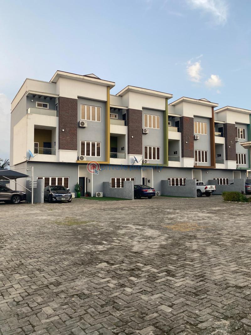 House For Rent Palms Groove Court, Iyaganku Road. Proximity: High Court, Ibadan Tenis Club, Jagz Hotel Etc. Ibadan Oyo